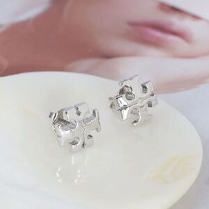 NWOT Tory Burch Silver Curved Stud Earring’s